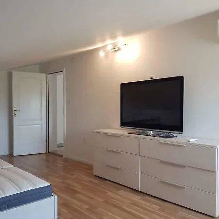 Apartman Bura *