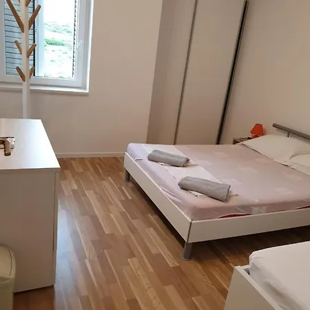Apartman Bura *
