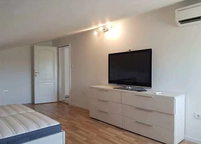 Apartman Bura *